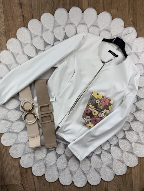 Fehér bőrhatású blézer