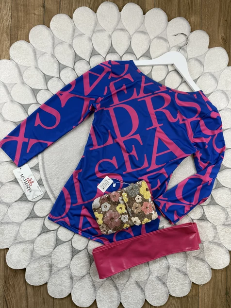 Magenta-királykék feliratos felső