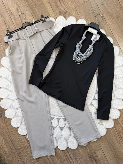 Fekete rugalmas anyagú felső