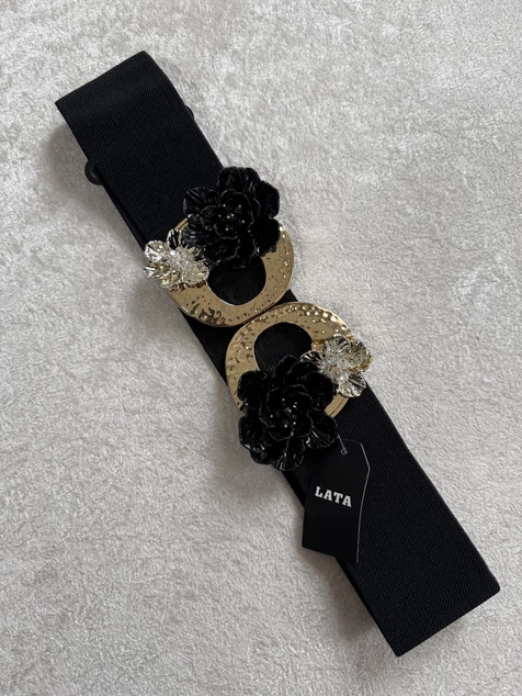 Fekete virágdíszes öv