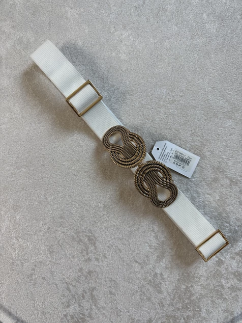 Fehér aranydíszes csatos öv