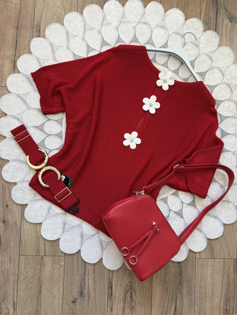 Piros virágdíszes pulóver