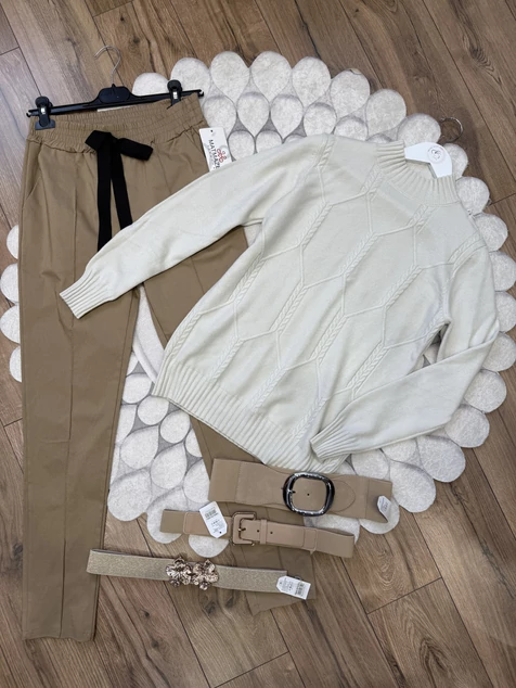 Bézs nyomott mintás pulóver 