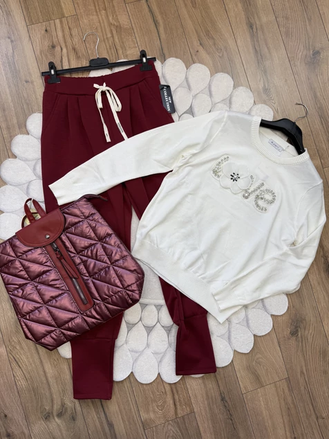 Fehér díszes feliratos pulóver