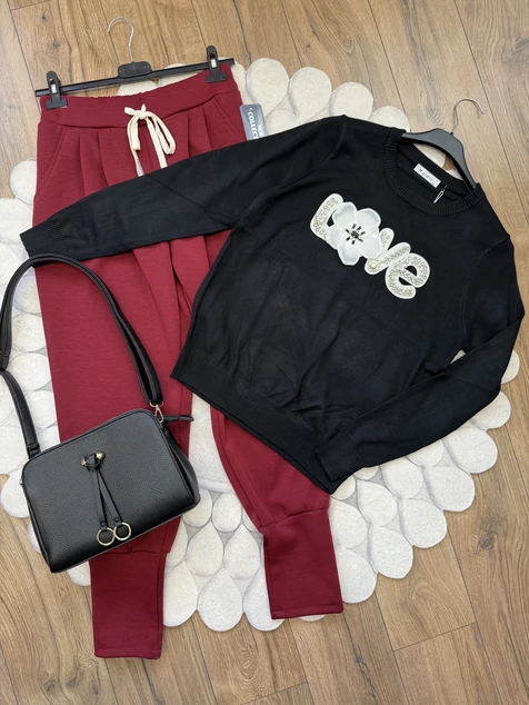 Fekete díszes feliratos pulóver