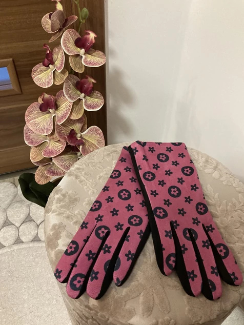 Magenta fekete mintás kesztyű