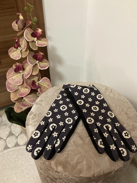 Sötétkék mintás kesztyű