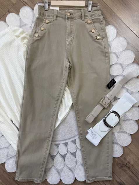 Bézs díszgombos mom fit farmer 