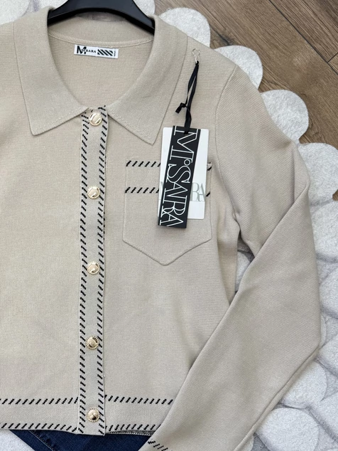 Bézs aranygombos Monaco kardigán