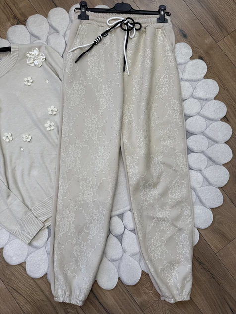 Bézs csipkemintás megkötős nadrág