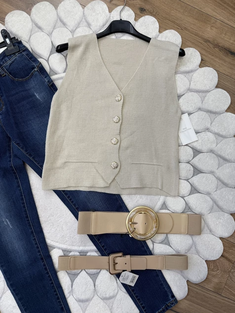 Bézs díszgombos mellény