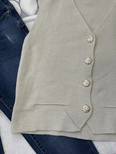Bézs díszgombos mellény