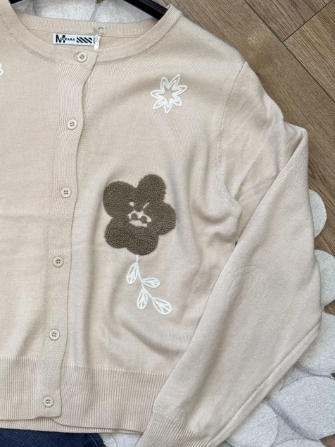 Bézs virágos hímzett kardigán