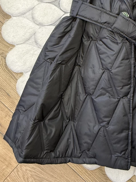 Fekete szteppelt mellény