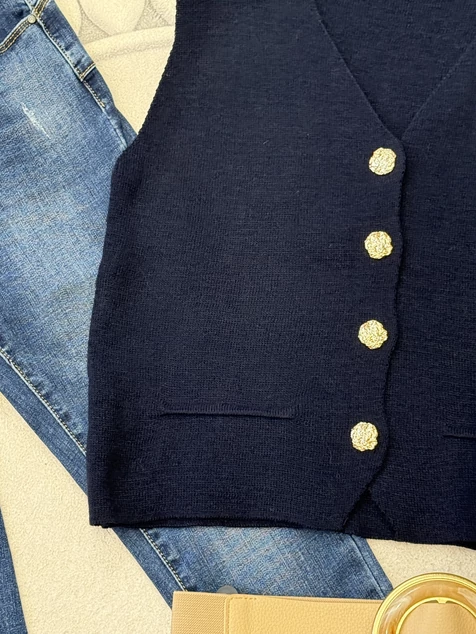 Sötétkék díszgombos mellény