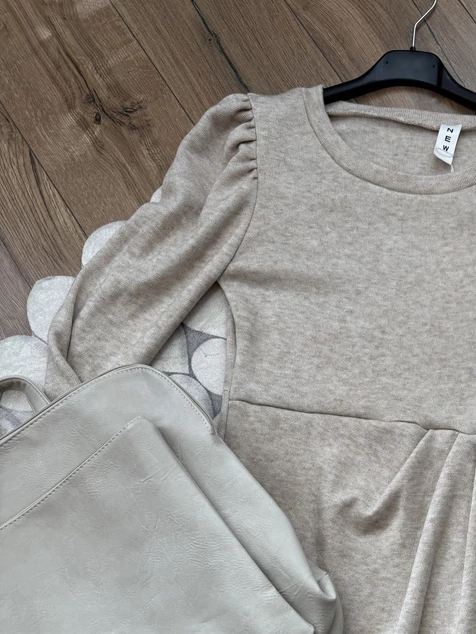 Bézs elegáns kötött ruha