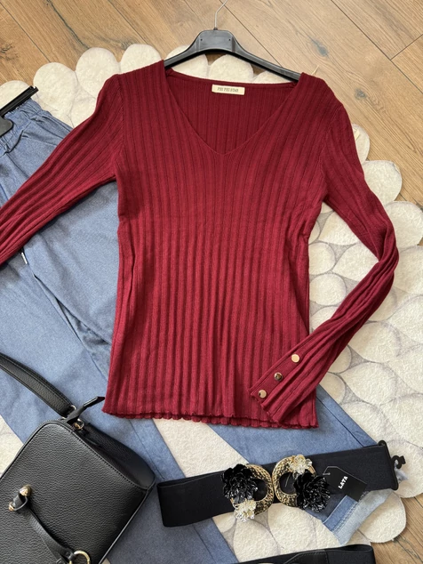 Bordó díszgombos V-nyakú pulóver