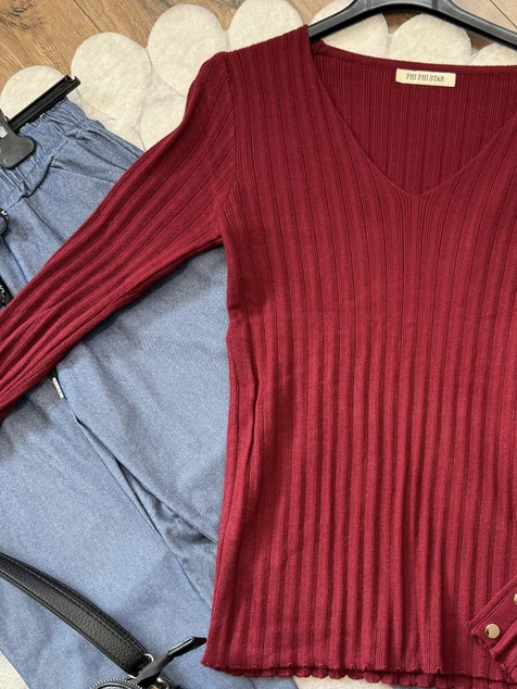 Bordó díszgombos V-nyakú pulóver