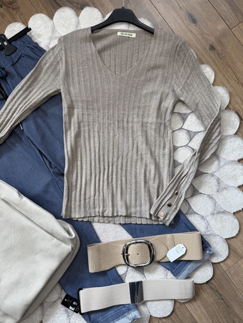 Cappuccino díszgombos V-nyakú pulóver