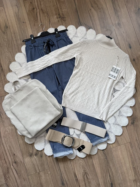 Krém nyomott mintás félgarbós pulóver