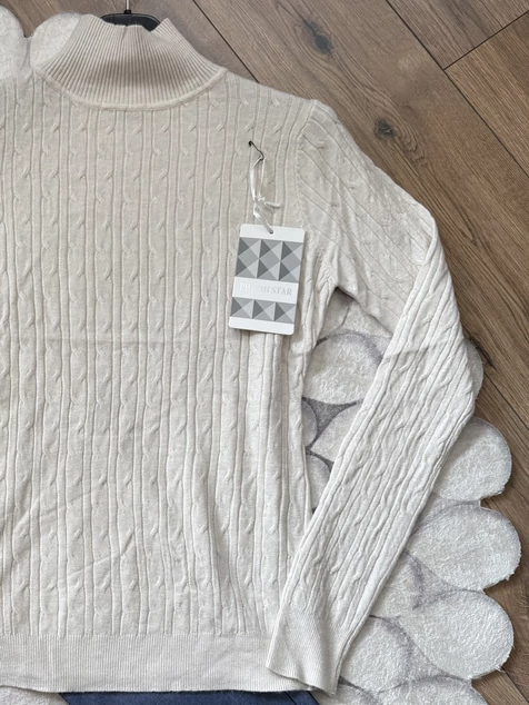 Krém nyomott mintás félgarbós pulóver