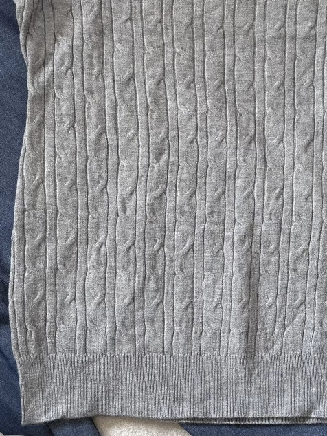 Szürke nyomott mintás félgarbós pulóver