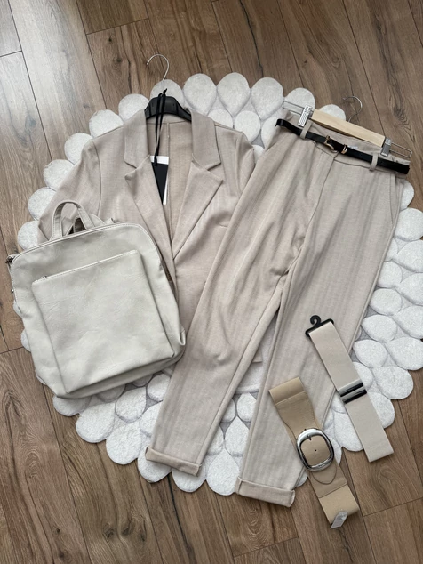 Bézs Audrey nadrág