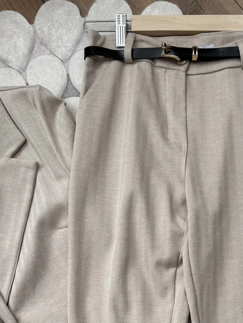 Bézs Audrey nadrág