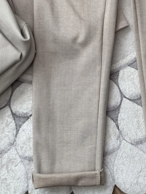 Bézs Audrey nadrág