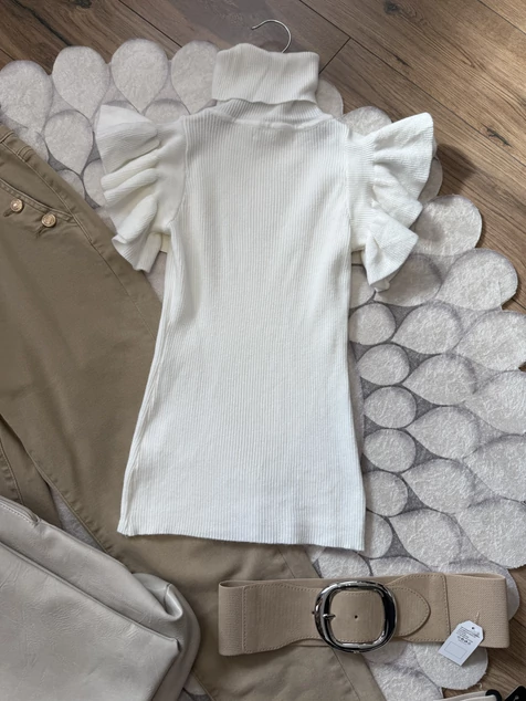 Fehér fodros kötött póló